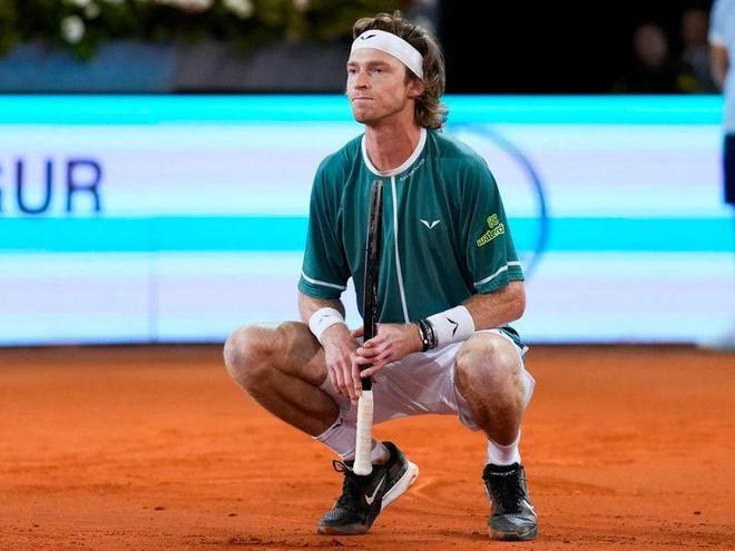 被指控利用 被指控利用